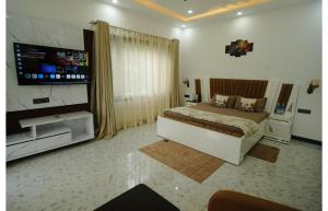 Vanyra -5BR Villa with Huge Terrace & Valley Views