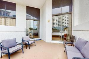 Gorgeous ground-floor condo private patio shared pool and beach access