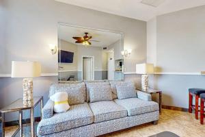 Gorgeous ground-floor condo private patio shared pool and beach access