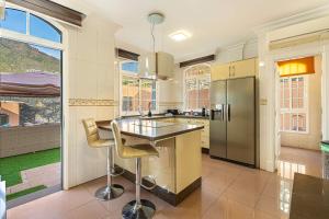 VILLA MELYNA Private Heated Pool