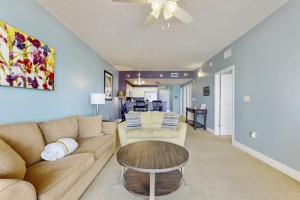Charming 16th-floor condo with furnished balcony beach & Gulf views shared pool