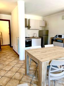 Miri house San Felice del Benaco centro storico vicino al porto di Portese e dal lago di Garda