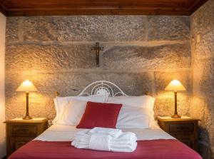 Charming house with fireplace, mountain view, Ponte da Barca