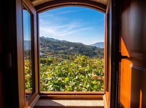 Charming house with fireplace, mountain view, Ponte da Barca