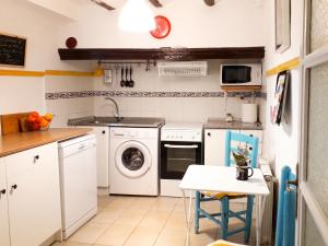 Charming House in El Poyo del Cid with Garden and Terrace