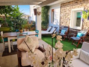 Charming Apartment Calasetta + Garden