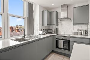 Modern Apartment with Free Parking, Entertainment & Fast Wi-Fi Close to Hull Station