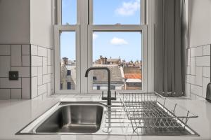 Modern Apartment with Free Parking, Entertainment & Fast Wi-Fi Close to Hull Station