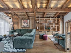 Chalet spacieux à Courchevel avec piscine et sauna - FR-1-568-27