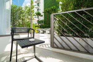 NEW beautiful room pool access EDC Boat Avenue