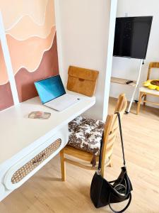 Part-time Work-à-holic Homestay & Cafe