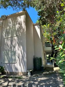 A cozy duplex in the Lalzi Bay