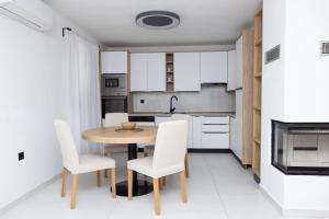 Apartments ANA Karlobag