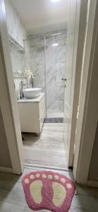 Modern Cozy Apartment, close to Pazari i Ri, Tirana Self Check-in Free WiFi