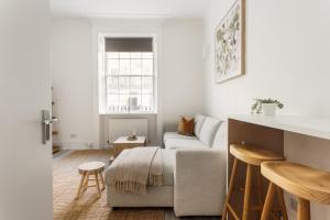 The Sherlock Sanctuary - Stylish Marylebone Flat