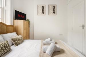 The Sherlock Sanctuary - Stylish Marylebone Flat