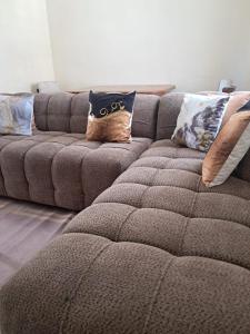 Cozy 2 BR with 3 Beds, AC & Hot Shower at Buxton Point Apartments Off RG Road Gate A