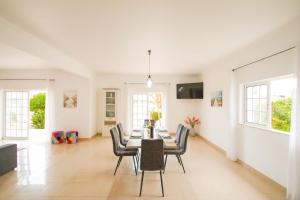 Villa Bahia - Moradia com piscina de água salgada em Albufeira