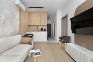 Stylowy Apartament z Klimatyzacją i Balkonem blisko Starego Miasta by Noclegi Renters