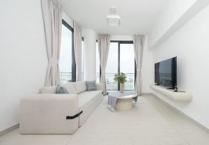 Stunning 2BR Sea View in Blue Bay Walk