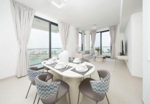 Stunning 2BR Sea View in Blue Bay Walk