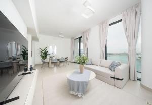 Stunning 2BR Sea View in Blue Bay Walk