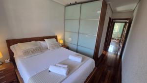 2 bedroom 2 bathroom apartment with pool and garage