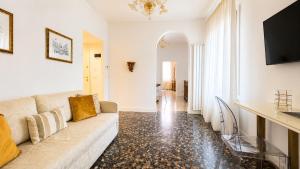 Venice at Home - Spacious Venetian Apartment 2 Min from Rialto