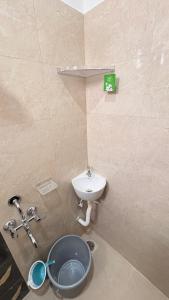 Vaaraahi Elite Guest House N6