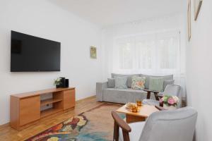 Family Apartment for 8 People in Warsaw Close to the Park by Noclegi Renters