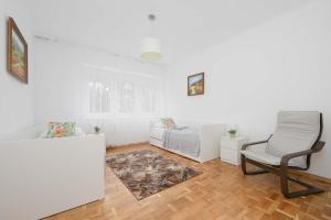 Family Apartment for 8 People in Warsaw Close to the Park by Noclegi Renters