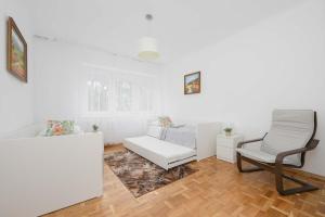 Family Apartment for 8 People in Warsaw Close to the Park by Noclegi Renters