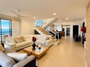 Oceanfront Duplex with Balcony El Laguito Cartagena