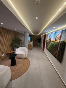 Bello y Cómodo Apartamento con Vista a la Playa en Edificio Vivo Costanera con Parking