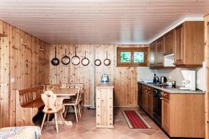 Charlie & Alaska Apartments by Quokka 360 - Cozy Mountain Stay Near the Carì Ski Slopes