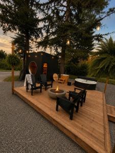 Wolegib Waterfront Retreat with Hot Tub
