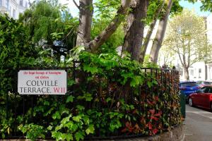 Notting Hills Iconic Pink Apartment
