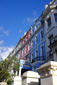 Notting Hills Iconic Pink Apartment