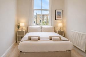 Notting Hills Iconic Pink Apartment