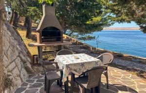 Nice Home In Karlobag With Wifi