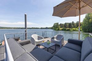 Houseboat Marina Mookerplas 4-6 persoons (met hottub en dakterras)