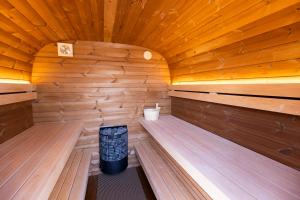 Houseboat Marina Mookerplas 4-6 persoons (met hottub en dakterras)
