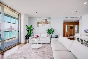 Luxury Apartment With Sea View!
