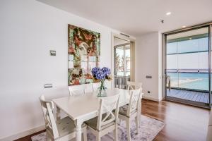 Luxury Apartment With Sea View!
