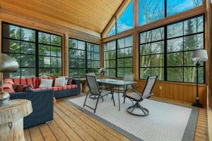 Spa Pool & Sauna - Laurentides Serenity
