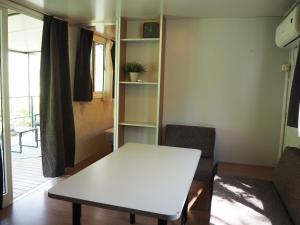 Comfortabele mobile homes met airco en eigen buitenruimte