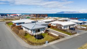 Spacious 4BR Family Home near Reykjavík and Grótta