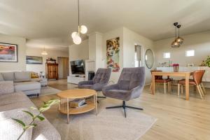 Spacious 4BR Family Home near Reykjavík and Grótta