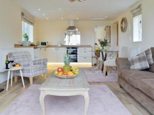 Hares Home - Uk10757