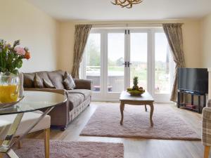 Hares Home - Uk10757